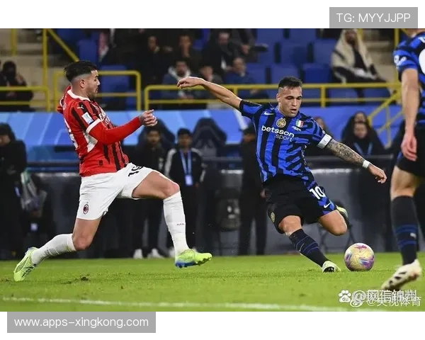 AC米兰—莱奥左路内切一记漂亮弧线球